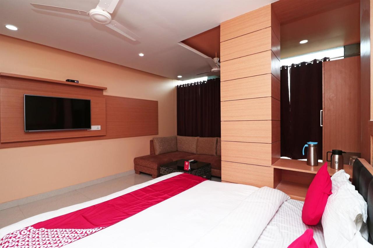 Capital O Hotel Sapphire Inn Gorakhpur Εξωτερικό φωτογραφία